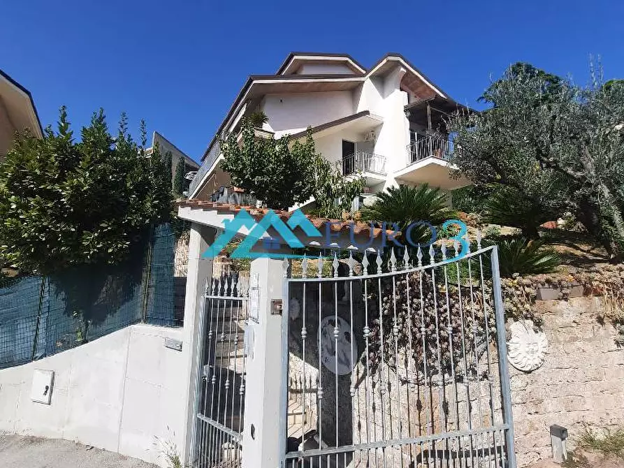 Immagine 1 di Villa in vendita  in VIA BERNARDINI 16 a Campofilone