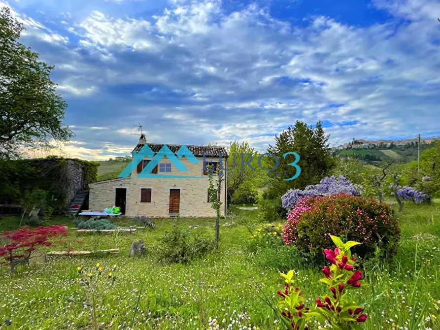 Immagine 1 di Villa in vendita  in VIA MENOCCHIA 70 a Carassai