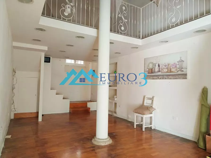 Immagine 2 di Locale commerciale in vendita  in CORSO GIUSEPPE MAZZINI 106 a Ascoli Piceno