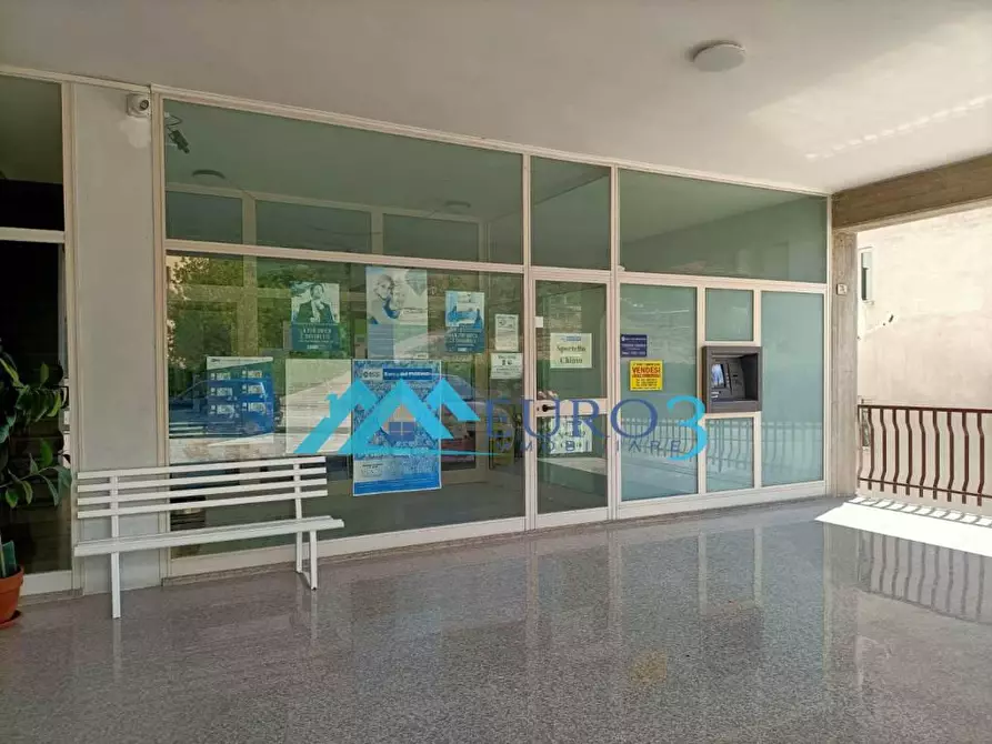 Immagine 3 di Locale commerciale in vendita  in RIPABERARDA a Castignano