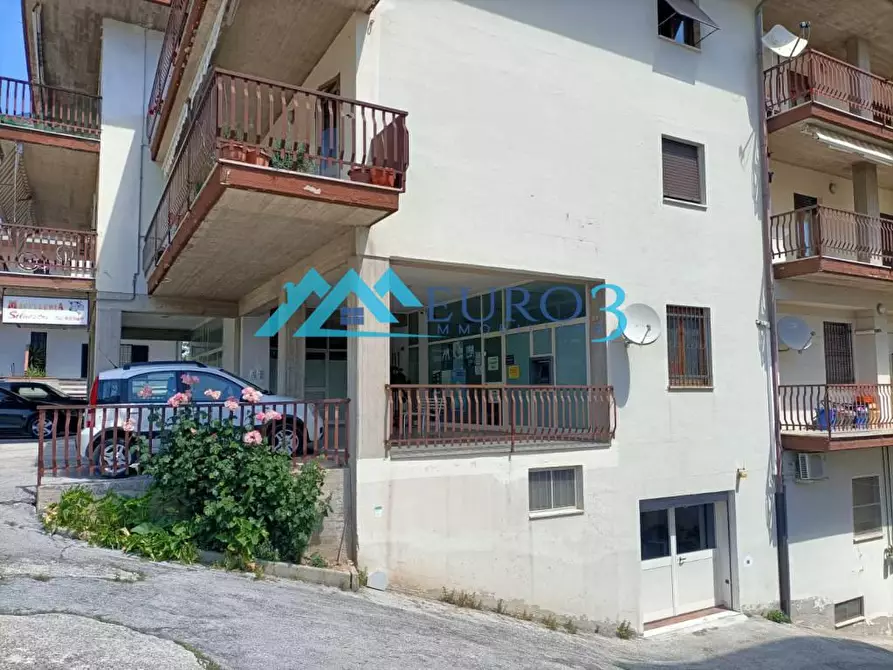 Immagine 4 di Locale commerciale in vendita  in RIPABERARDA a Castignano