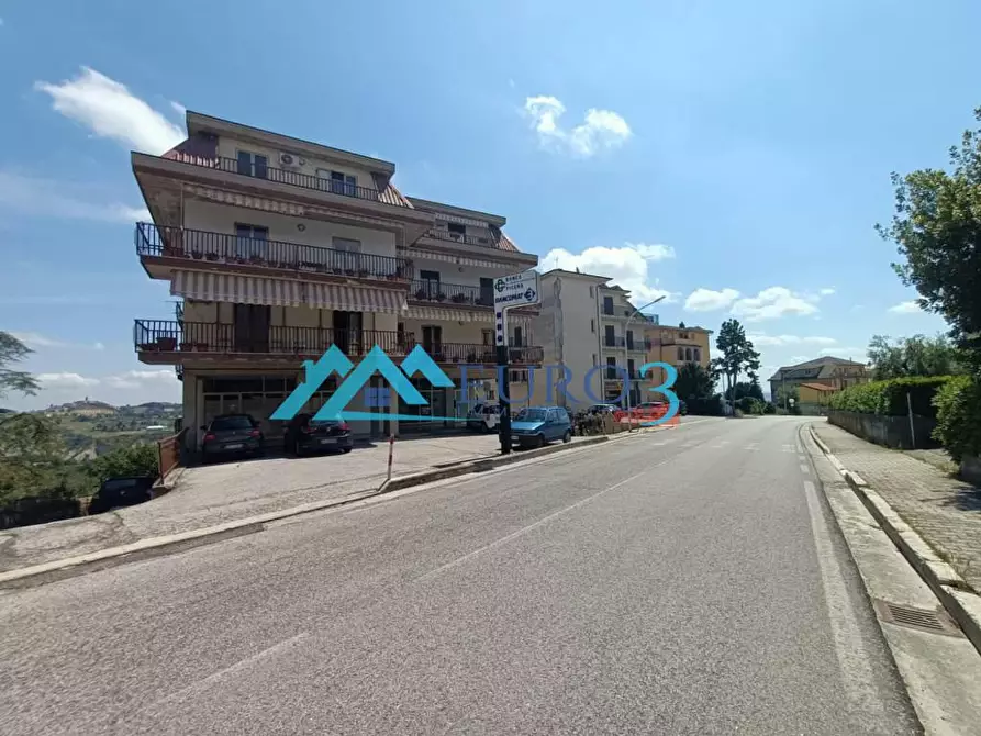 Immagine 5 di Locale commerciale in vendita  in RIPABERARDA a Castignano
