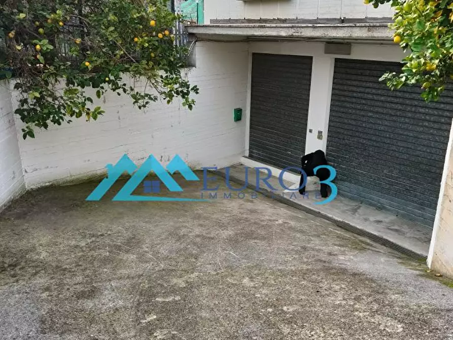 Immagine 1 di Garage in vendita  in VIA DELLE CAMPANULE a Ascoli Piceno