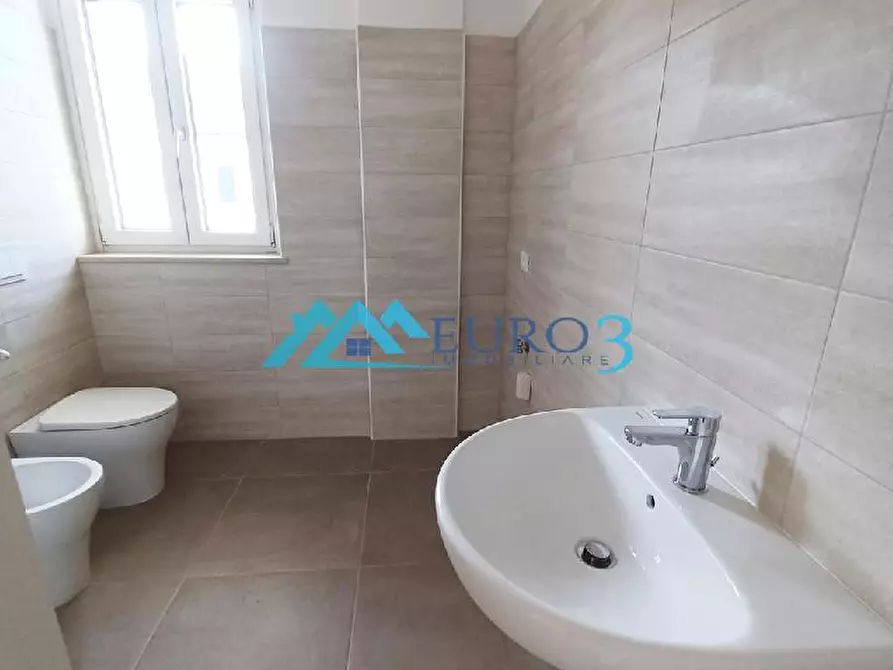 Immagine 8 di Appartamento in affitto  in VIA GIACOMO LEOPARDI a Roccafluvione