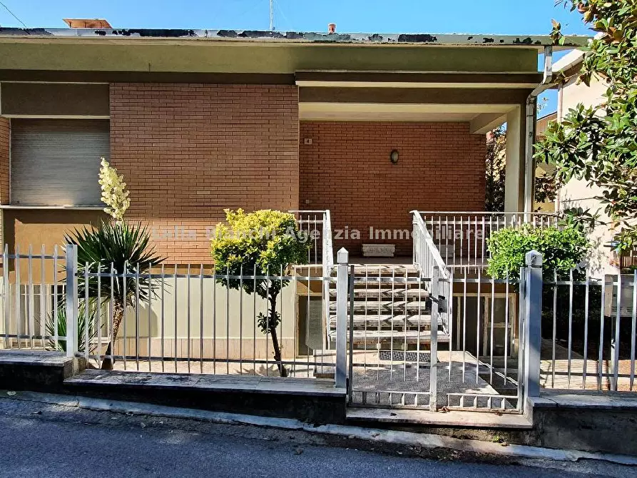 Immagine 1 di Villa in vendita  in VIA FRANCO MICHELINI TOCCI 4 a Pesaro