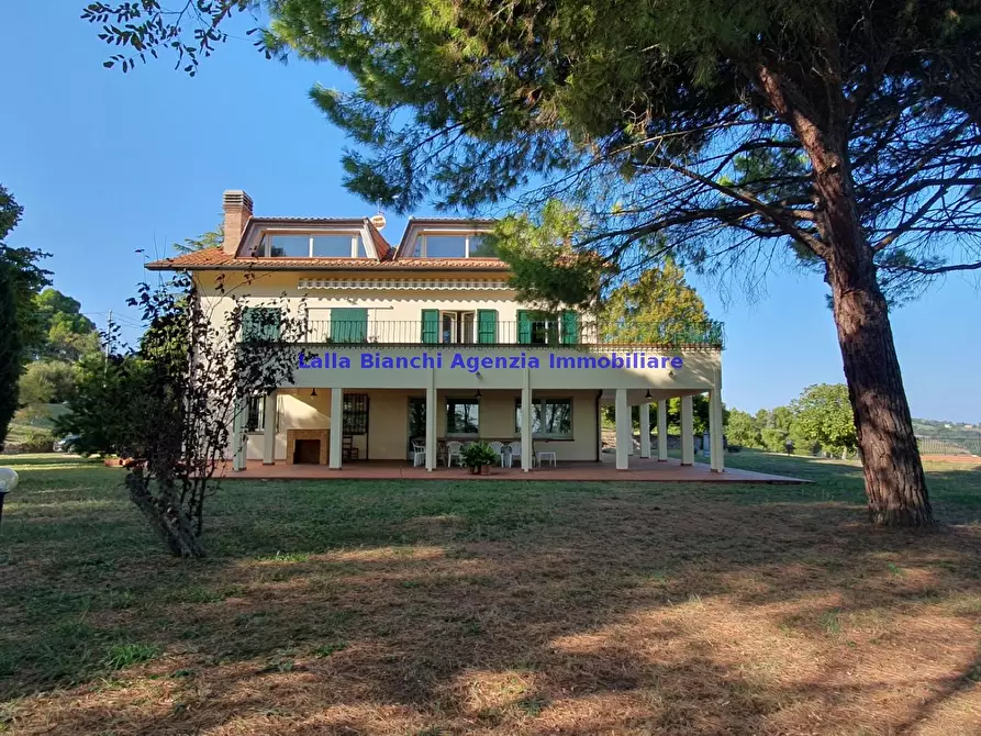 Immagine 1 di Villa in vendita  in VIA BELLAVISTA a Pesaro