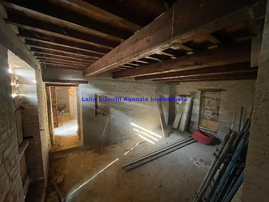 Immagine 7 di Rustico / casale in vendita  in STRADA FERRIERA  a Pesaro