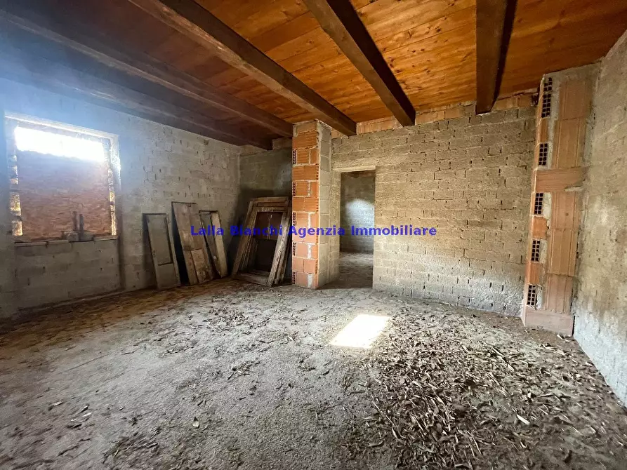 Immagine 8 di Rustico / casale in vendita  in STRADA FERRIERA  a Pesaro