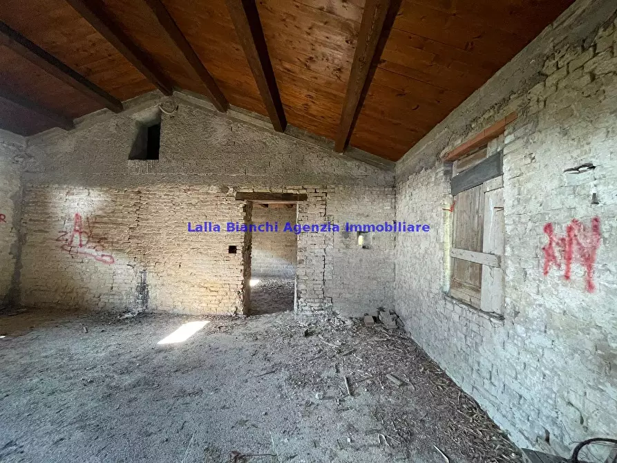 Immagine 9 di Rustico / casale in vendita  in STRADA FERRIERA  a Pesaro