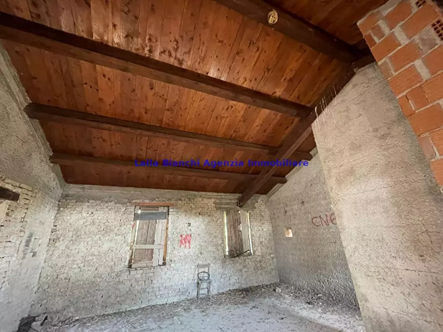 Immagine 10 di Rustico / casale in vendita  in STRADA FERRIERA  a Pesaro