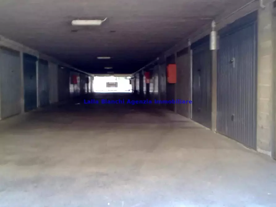 Immagine 1 di Garage in vendita  in VIA G. MATTEI a Pesaro