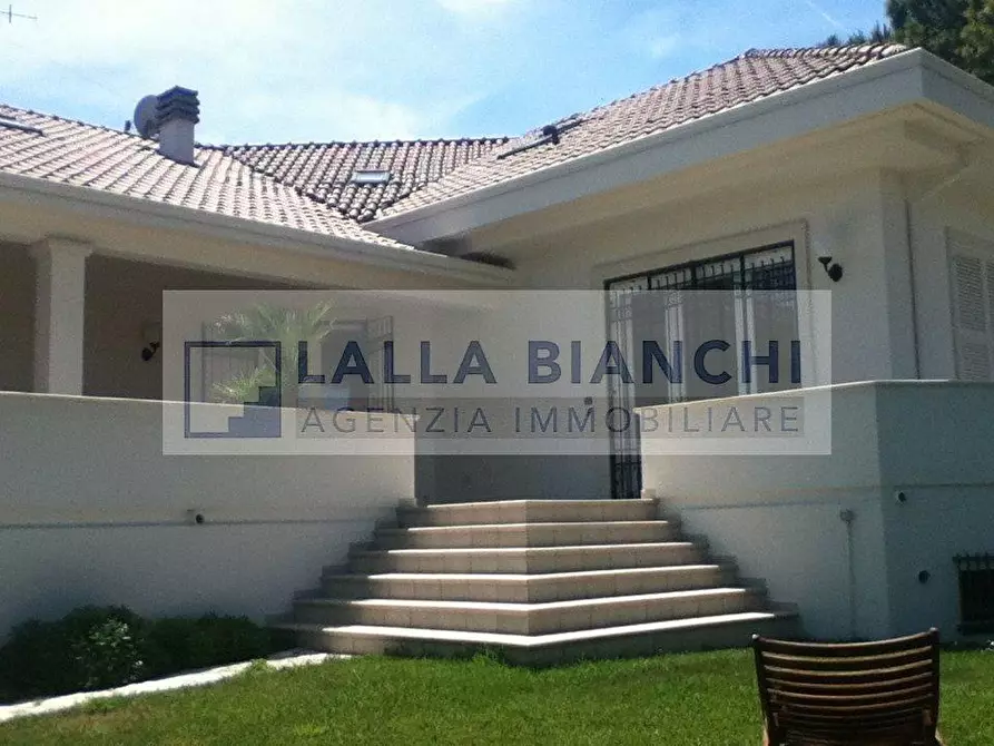 Immagine 1 di Villa in vendita  in PANORAMICA ARDIZIO a Pesaro