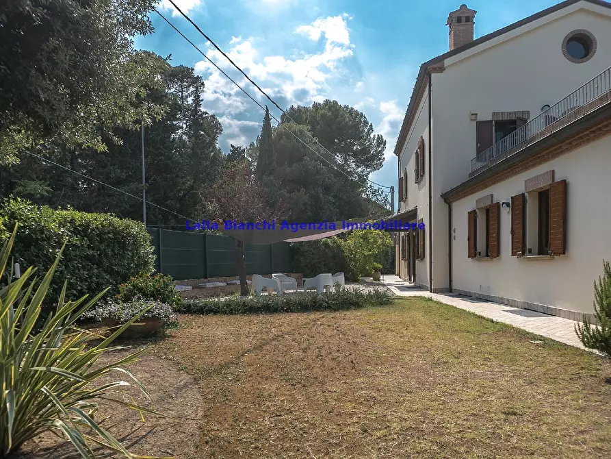 Immagine 9 di Villa in vendita  in STRADA MADONNA DEI MAZZA a Pesaro