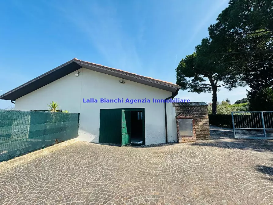 Immagine 30 di Rustico / casale in vendita  in STRADA SANT'ANDREA IN VILLIS a Pesaro