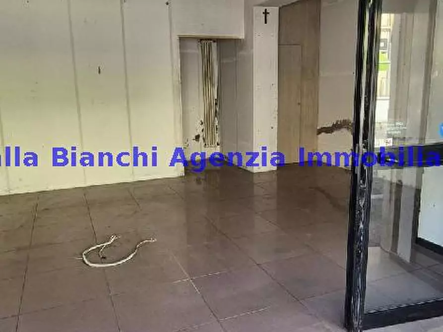 Immagine 2 di Negozio in affitto  in VIA MIRABELLI a Pesaro