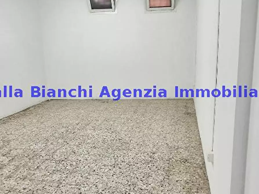 Immagine 2 di Negozio in vendita  in VIA CASTELFIDARDO 48 a Pesaro