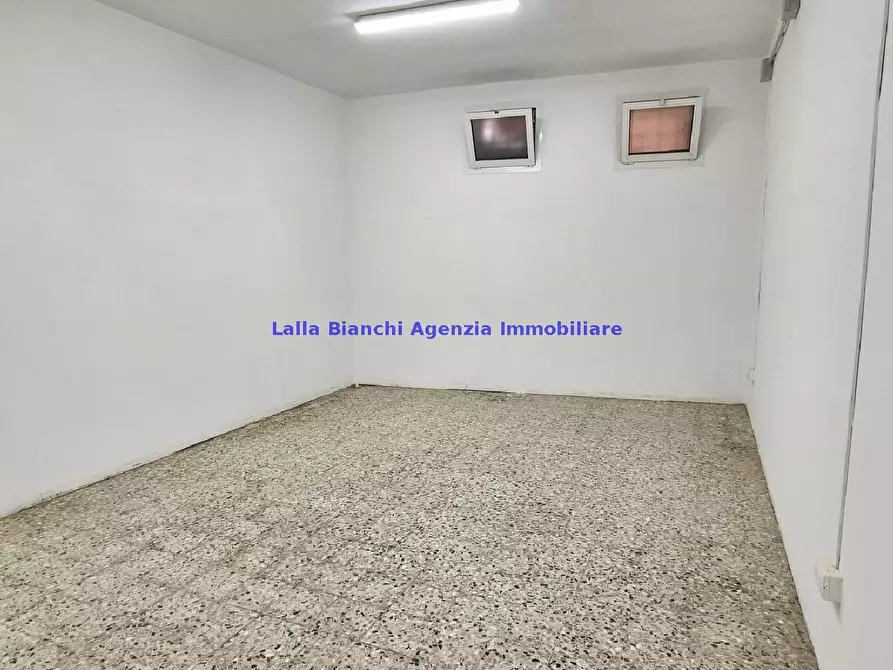 Immagine 5 di Negozio in vendita  in VIA CASTELFIDARDO 48 a Pesaro