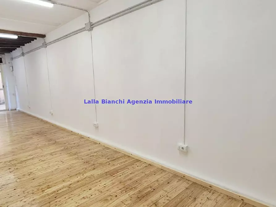 Immagine 9 di Negozio in vendita  in VIA CASTELFIDARDO 48 a Pesaro