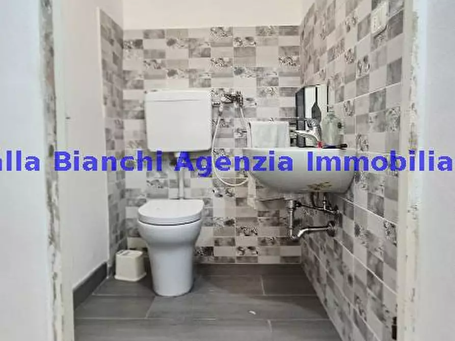 Immagine 14 di Negozio in vendita  in VIA CASTELFIDARDO 48 a Pesaro