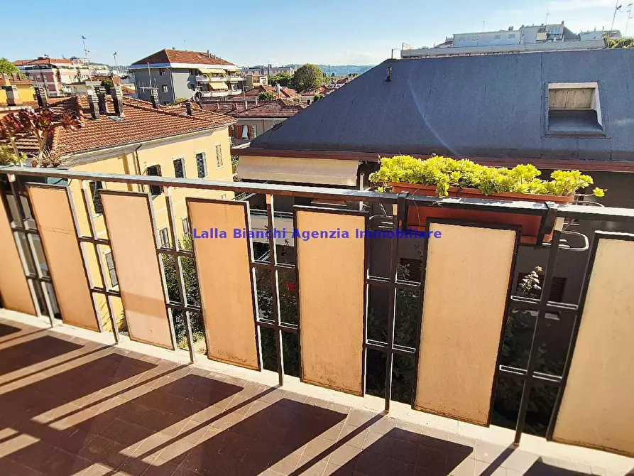 Immagine 25 di Appartamento in vendita  in VIALE GIULIANO VANZOLINI a Pesaro