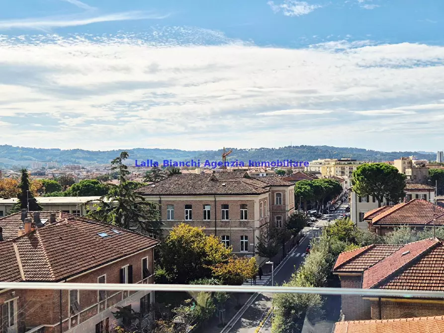 Immagine 30 di Attico in vendita  in VIA GRAMSCI a Pesaro