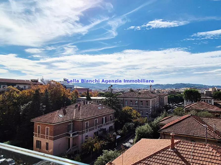 Immagine 40 di Attico in vendita  in VIA GRAMSCI a Pesaro