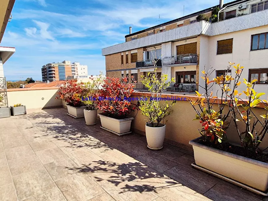 Immagine 71 di Attico in vendita  in VIA GRAMSCI a Pesaro