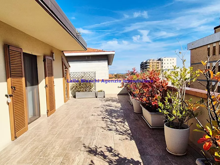 Immagine 72 di Attico in vendita  in VIA GRAMSCI a Pesaro