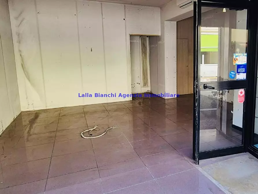 Immagine 1 di Locale commerciale in vendita  in VIA KOLBE a Pesaro