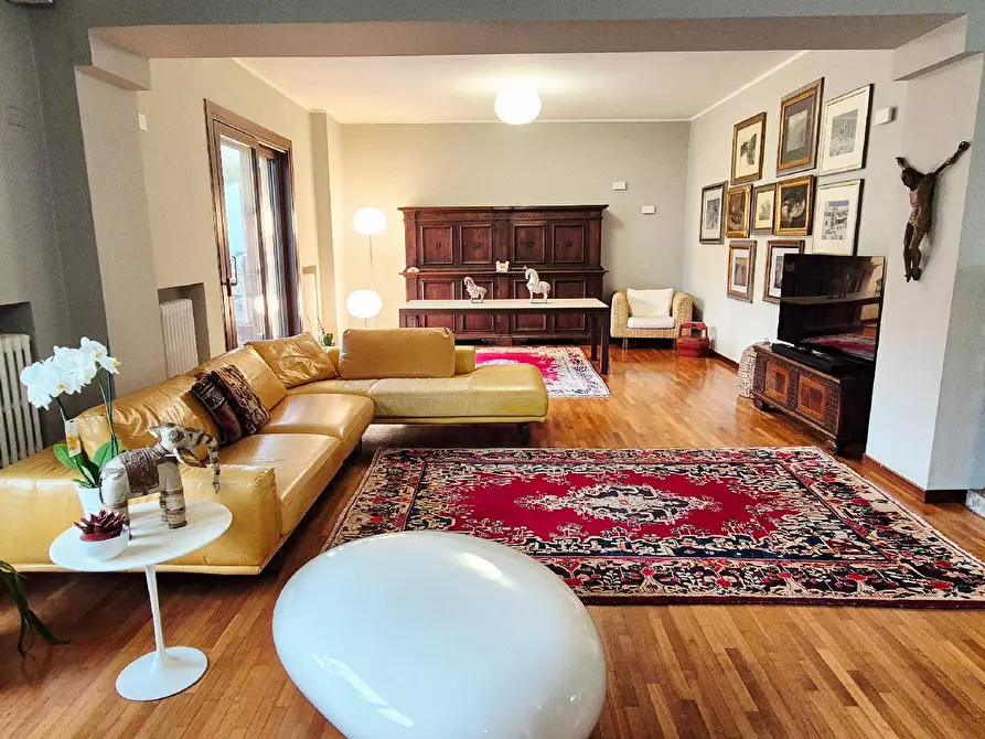 Immagine 4 di Appartamento in vendita  in VIALE GIULIANO VANZOLINI a Pesaro