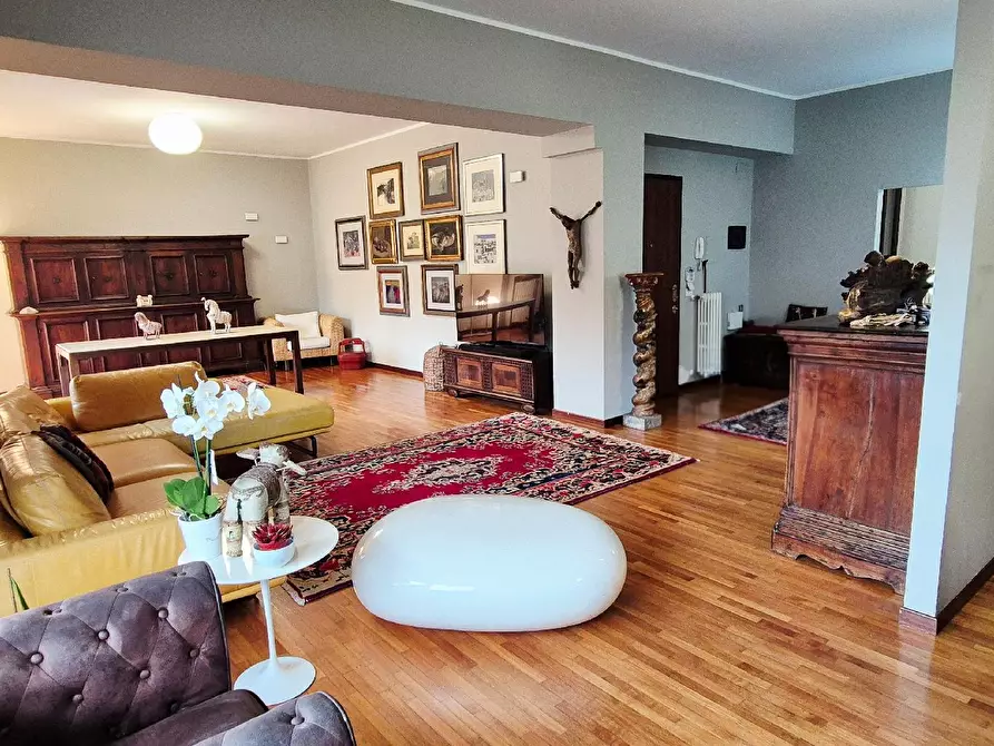 Immagine 6 di Appartamento in vendita  in VIALE GIULIANO VANZOLINI a Pesaro