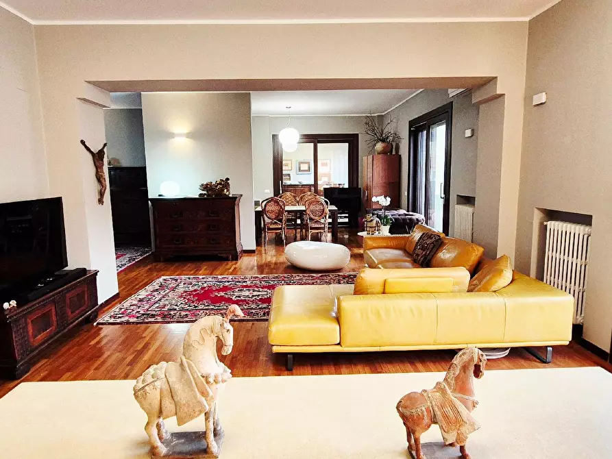 Immagine 16 di Appartamento in vendita  in VIALE GIULIANO VANZOLINI a Pesaro