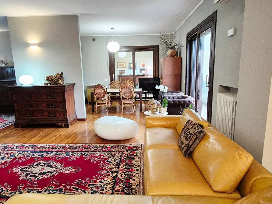 Immagine 1 di Appartamento in vendita  in VIALE GIULIANO VANZOLINI a Pesaro