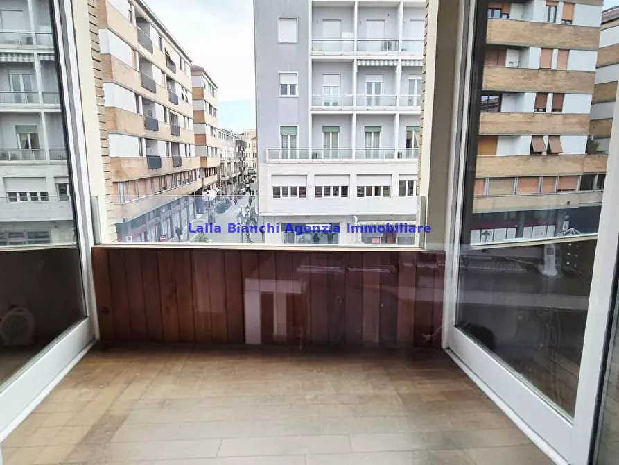 Immagine 10 di Appartamento in vendita  in PIAZZALE LAZZARINI a Pesaro