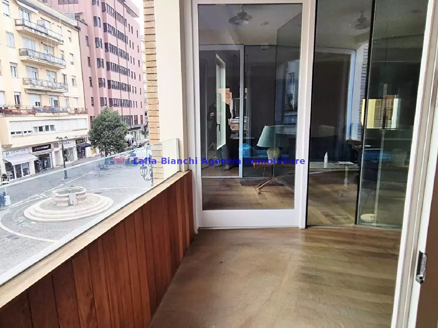 Immagine 12 di Appartamento in vendita  in PIAZZALE LAZZARINI a Pesaro