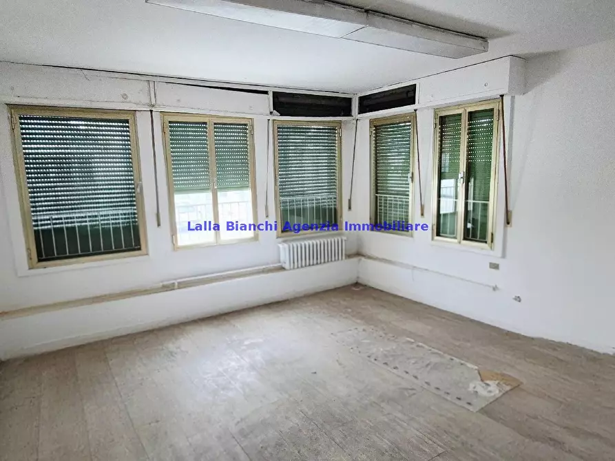 Immagine 16 di Capannone industriale in vendita  in VIA JESI a Pesaro