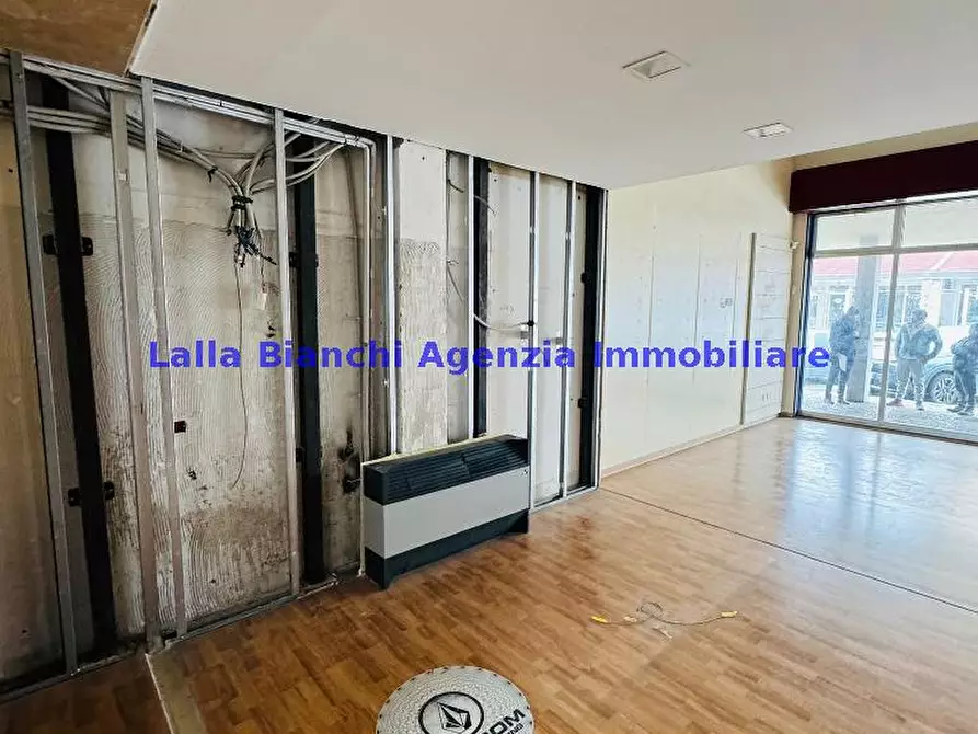 Immagine 3 di Locale commerciale in affitto  in VIALE LONDRA a Pesaro