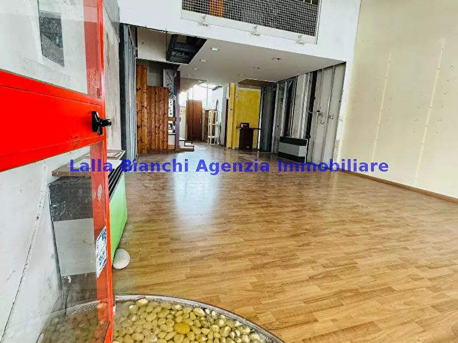 Immagine 12 di Locale commerciale in affitto  in VIALE LONDRA a Pesaro