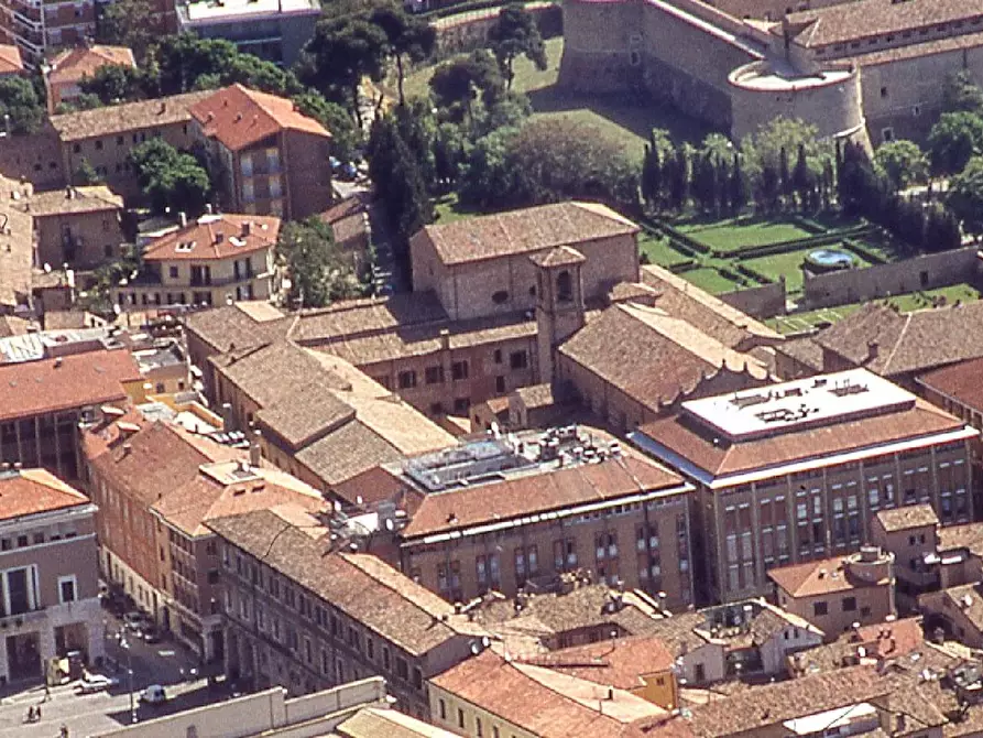 Immagine 3 di Garage in vendita  in VIA MAZZA a Pesaro