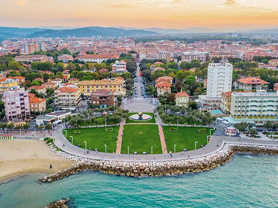 Immagine 1 di Garage in vendita  in VIA MAZZA a Pesaro