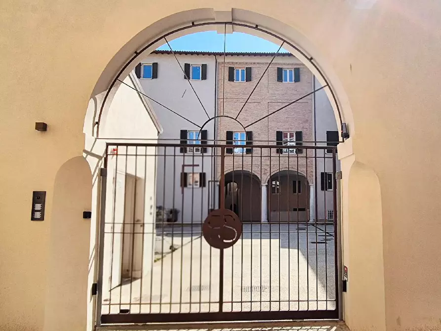 Immagine 25 di Appartamento in vendita  in VIA PETRUCCI a Pesaro