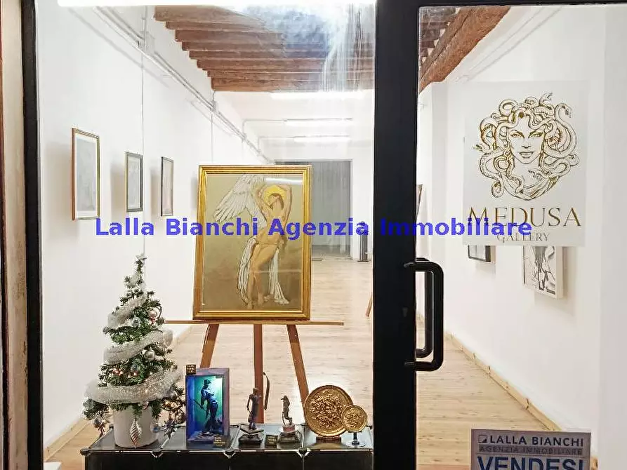 Immagine 2 di Locale commerciale in vendita  in VIA CASTELFIDARDO a Pesaro