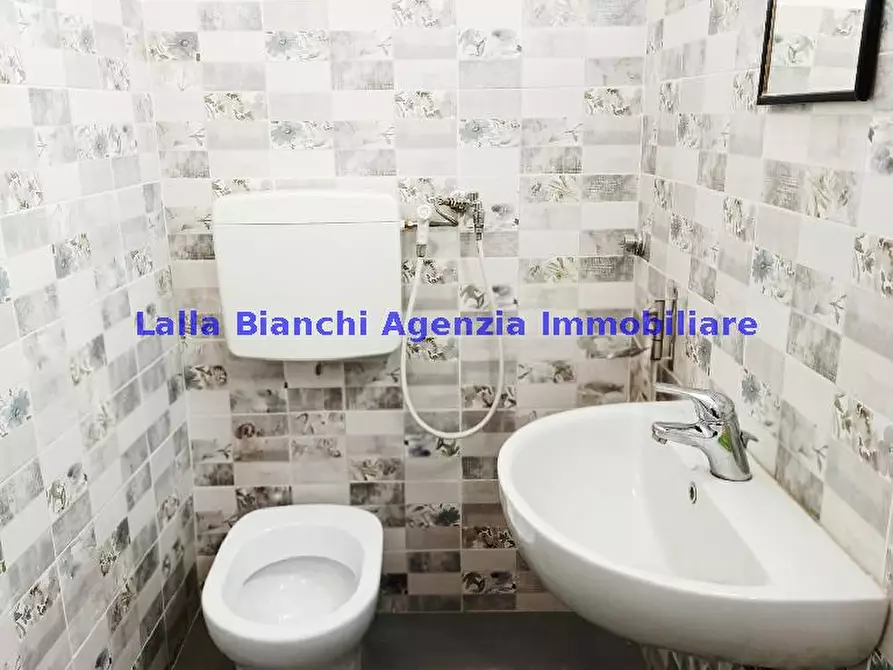 Immagine 4 di Locale commerciale in vendita  in VIA CASTELFIDARDO a Pesaro