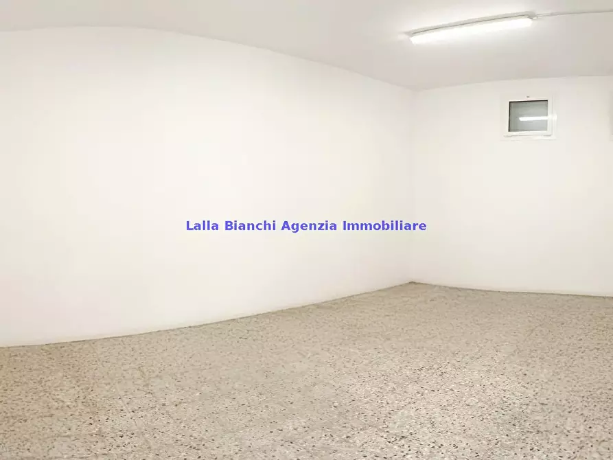 Immagine 6 di Locale commerciale in vendita  in VIA CASTELFIDARDO a Pesaro