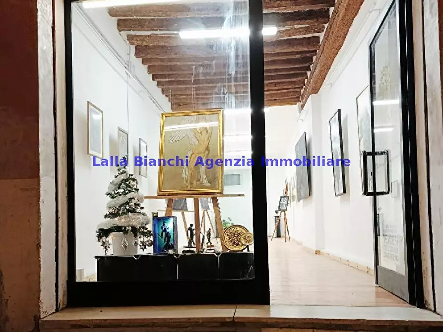 Immagine 7 di Locale commerciale in vendita  in VIA CASTELFIDARDO a Pesaro