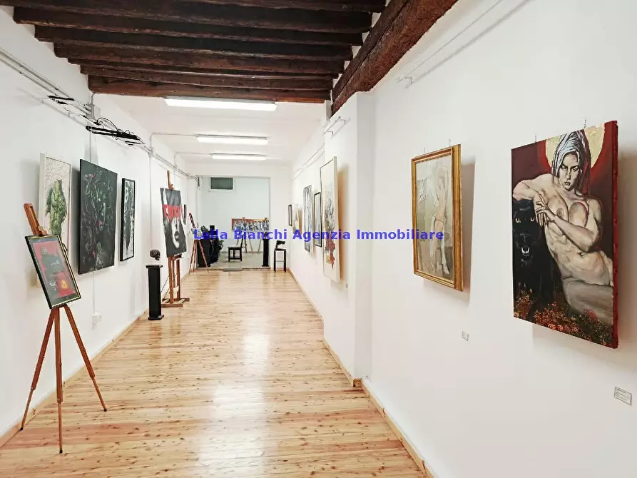 Immagine 1 di Locale commerciale in vendita  in VIA CASTELFIDARDO a Pesaro