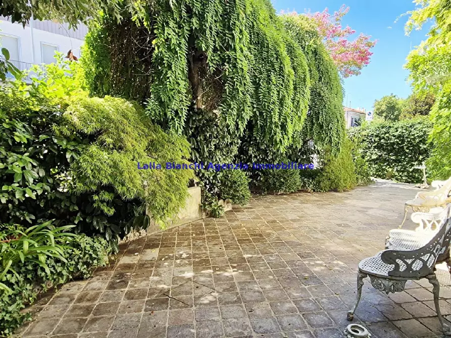 Immagine 11 di Casa indipendente in vendita  in VIA CIRO MENOTTI a Pesaro