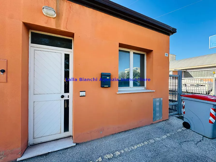Immagine 2 di Magazzino in affitto  in VIA DEGLI ABETI a Pesaro