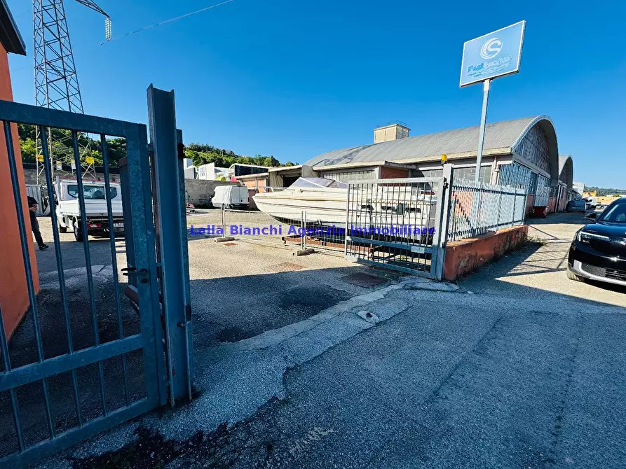 Immagine 7 di Magazzino in affitto  in VIA DEGLI ABETI a Pesaro