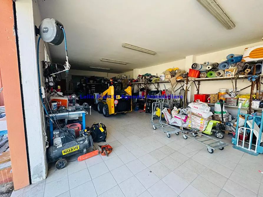 Immagine 9 di Magazzino in affitto  in VIA DEGLI ABETI a Pesaro
